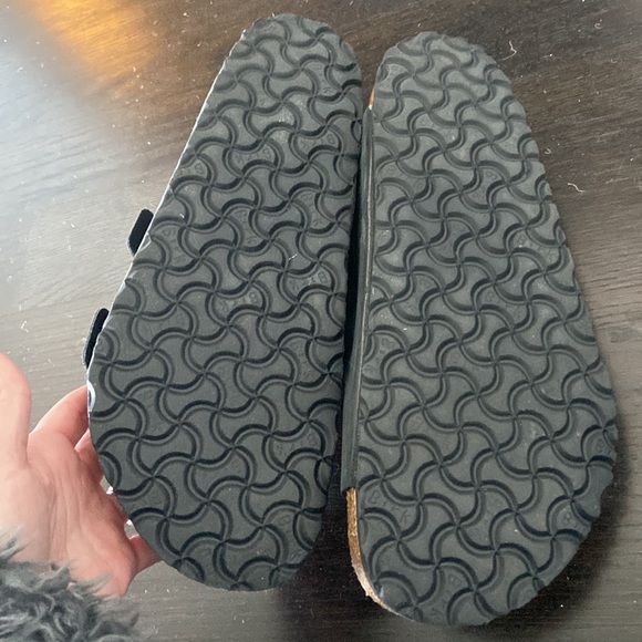 Men’s Arizona soft footbed Birkenstocks. Black leather, dark buckles. 44= US 11 - Picture 2 of 4